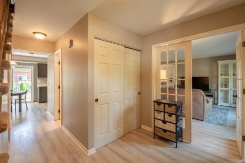 1049 Cedar Crst Dr, Bull Valley IL 60014-6931 exterior