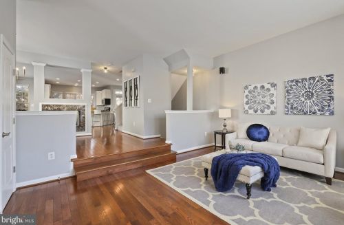 6747 Applemint Ln, Alexandria VA 22310-2649 exterior