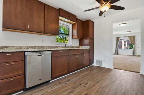 7314 Stevenson St, Milwaukee WI 53213-3649 exterior