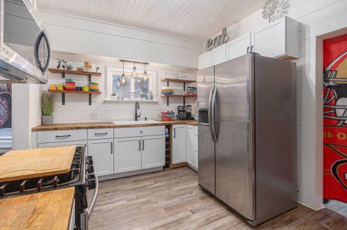 604 Apple Ave, Meskegon MI  49442-3646 exterior