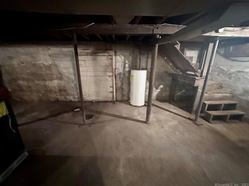 19 Kulas Ter, Seymour CT 06483-2715 exterior