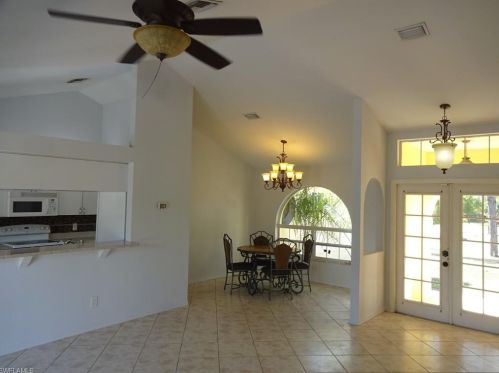 490 16th St, Naples, FL 34117-9418