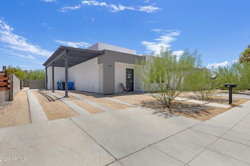 1125 11th St, Phoenix, AZ 85006-2744