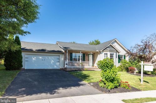 104 Wheaton Dr, Littlestown, PA 17340-1356