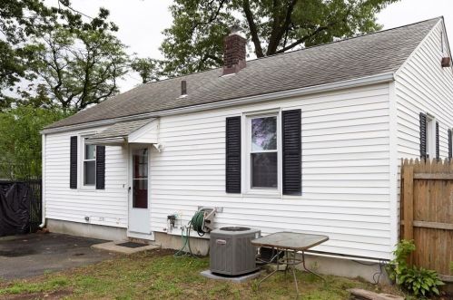 35 Anne St, Springfield MA 01104-2236 exterior