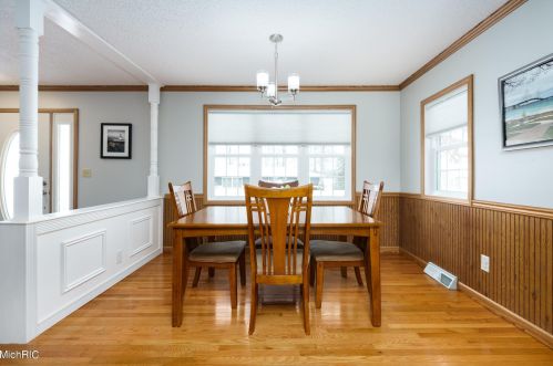 45551 Peninsula Dr, Grand Junction MI 49056-9462 exterior