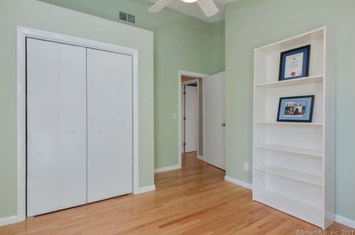 2 Deepwood Dr, Farmington CT 06032-1147 exterior