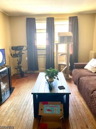 899 Chancellor Ave, Irvington NJ 07111-1214 exterior