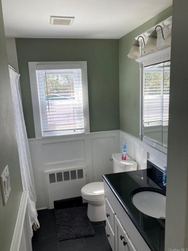 106 Hale Rd, Babylon NY 11703-4508 exterior