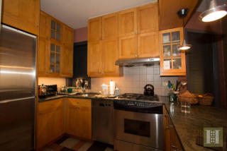 110 Suffolk St, New York NY  10002-3309 exterior