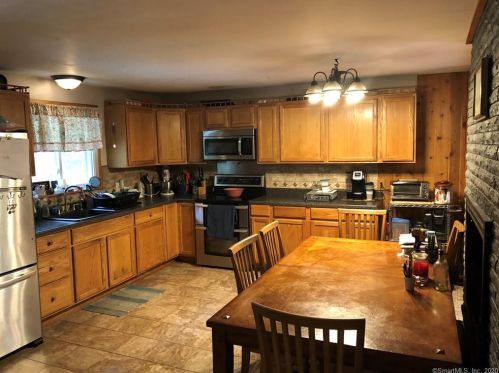 81 Ivain Rd, Torrington CT 06790-4416 exterior