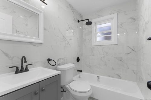 3457 Ely Ave, Bronx NY 10469-2637 exterior