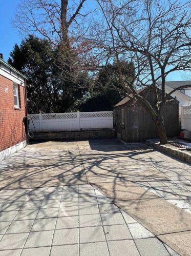 108 Chester St, Valley Stream NY  11580-4213 exterior