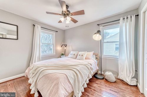 5637 Fenwick Dr, Alexandria VA 22303-1524 exterior