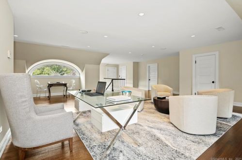 21 Grv Ln, Greenwich CT 06831-5317 exterior