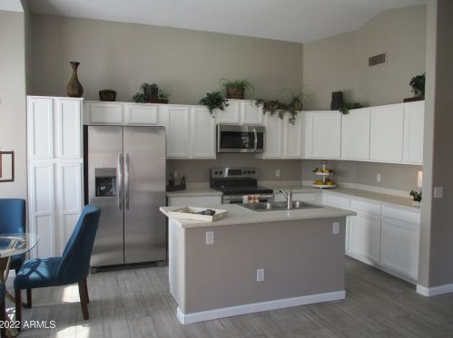 7034 41st Ln, Phoenix, AZ 85051-8154