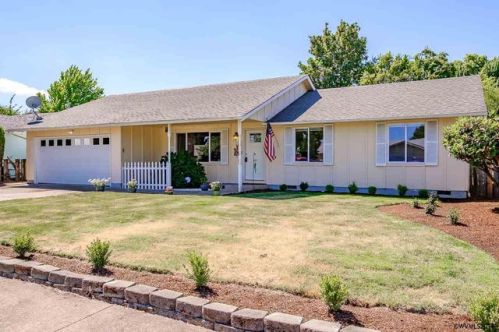 4622 Regal Dr, Salem, OR 97301-2032