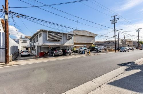 1734 Kahai St, Honolulu HI 96819-3913 exterior