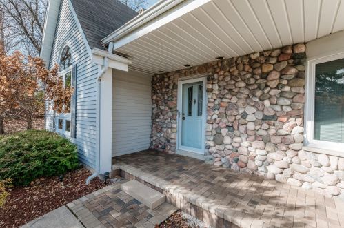 10430 Pne Rdg Rd, Milwaukee WI 53228-3236 exterior