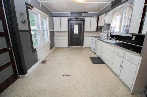 227 2 Ave, Three Rivers MI 49093-1104 exterior