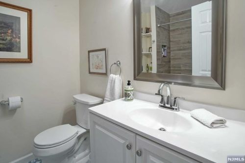 593 Gregory Ave, Union City NJ 07086-5878 exterior