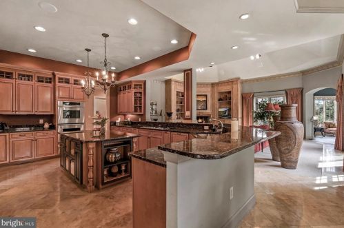 11300 Glen Rd, Rockville MD 20854-1849 exterior