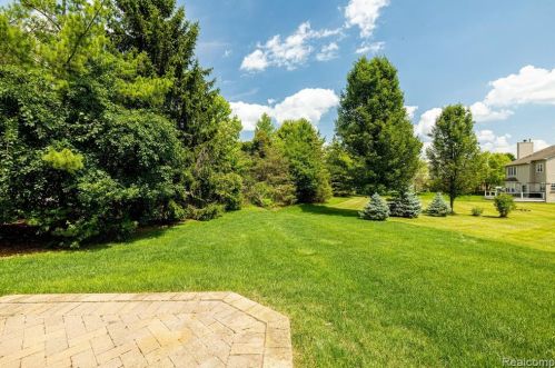 301 Fairways Ln, Lyndon Twp MI 48118-2130 exterior