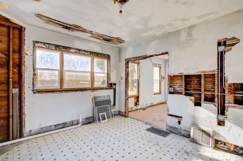 3817 Bernard St, Chicago IL 60618-3230 exterior