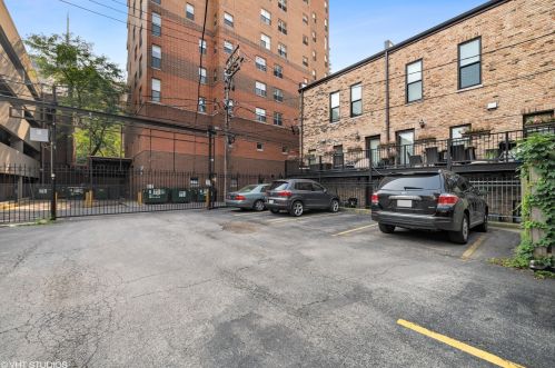 855 La Salle St, Chicago IL exterior