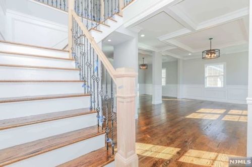 25 Margaret Ct, Dumont NJ  07628-2014 exterior