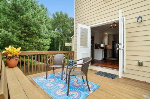 1422 Brookside Manor Ct, Tucker GA  30084-7828 exterior