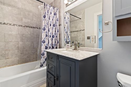 531 72, Milwaukee WI 53213-3728 exterior