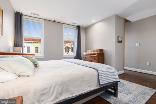 2132 Newport Pl, Washington DC 20037-3002 exterior