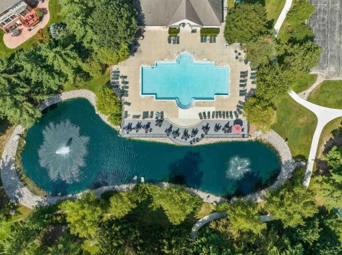 1039 Bloomview Cir, Rochester MI 48307-1728 exterior