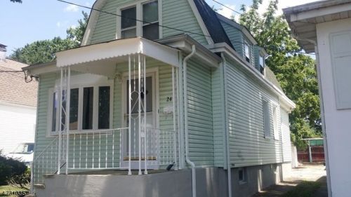 24 3rd St, Perth Amboy, NJ 08863-1617
