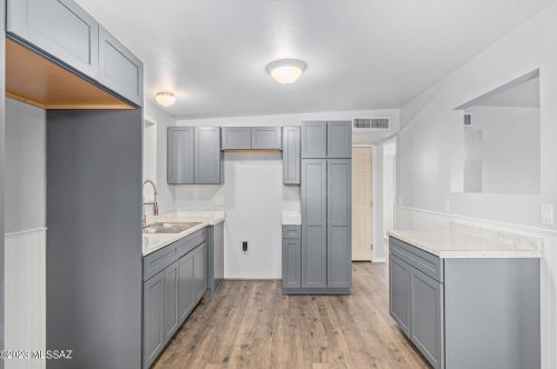 1343 Knox St, Tucson AZ 85705-2507 exterior