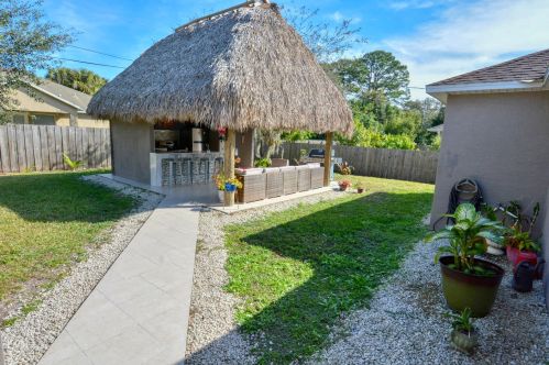 1761 Bradway Ln, Fort Pierce FL 34953-1621 exterior