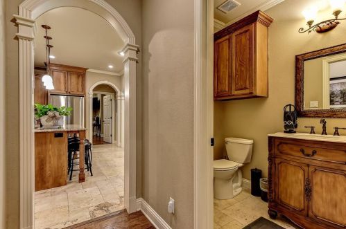 1757 Woodlake Rd, Denison TX 75021-8020 exterior