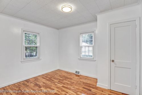 70 Siloam Rd, East Freehold NJ 07728-8604 exterior