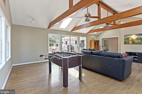 701 Rdg Dr, Mc Lean VA 22101-1620 exterior