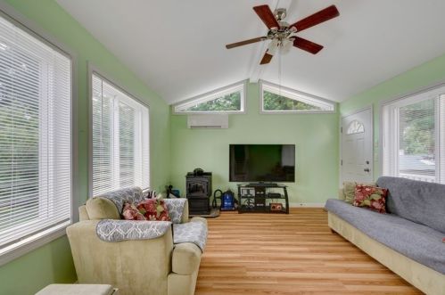 81 Middle St, Woburn, MA 01801-2558