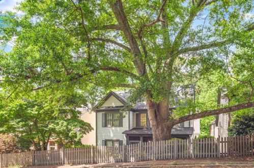 1371 Edmund Ct, Atlanta GA  30306-2236 exterior