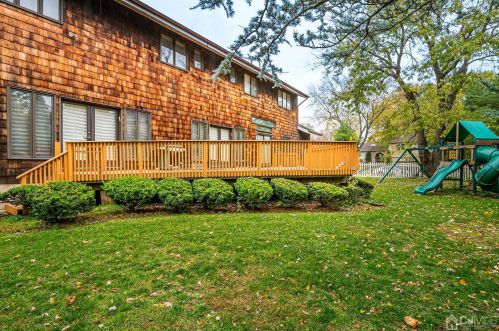 4 Fairhill Rd, Edison NJ 08817-2962 exterior