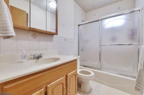 28 Janet Ln, Berkeley Heights NJ 07922-2417 exterior