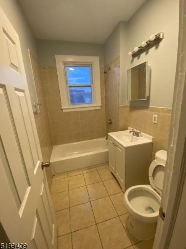 51 University Pl, Irvington NJ  07111-2600 exterior