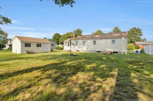 33 Ellis Rd, Enfield CT 06082-4426 exterior