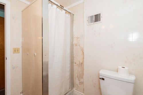 1615 Hamelink Dr, Kalamazoo MI 49002-1657 exterior