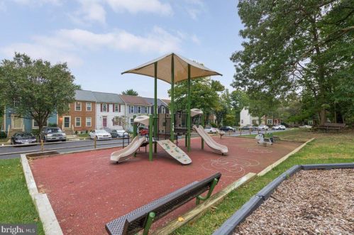 7451 Duddington Dr, Alexandria VA 22315-3849 exterior