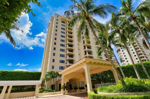 8990 Bay Colony Dr, Naples FL 34108-7797 exterior