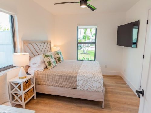 673 97 Ave, Naples FL 34108-2280 exterior